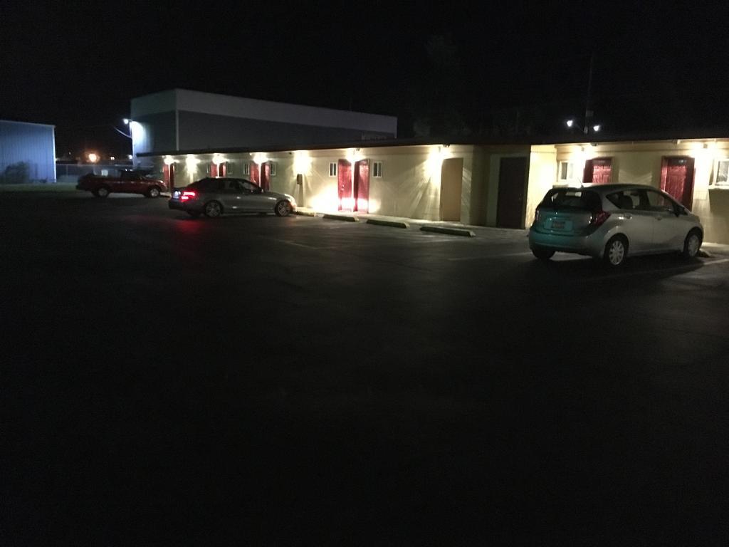 Budget Inn Motel Woodburn Bagian luar foto