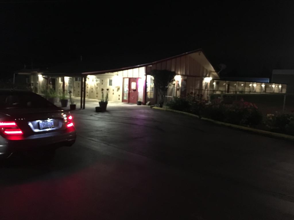 Budget Inn Motel Woodburn Bagian luar foto
