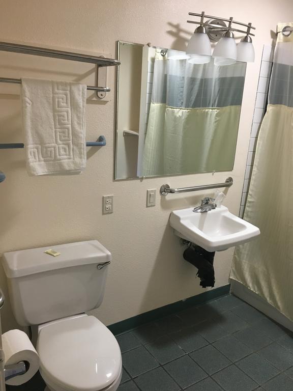 Budget Inn Motel Woodburn Bagian luar foto