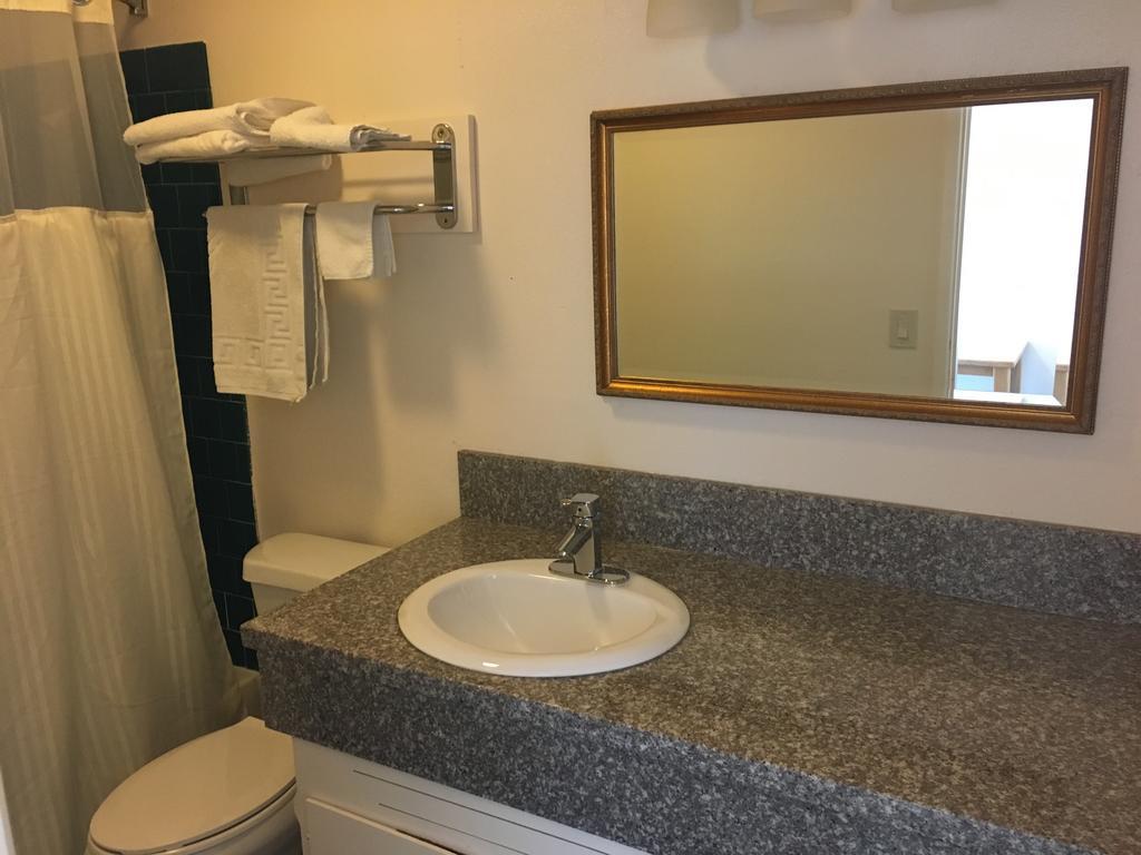 Budget Inn Motel Woodburn Bagian luar foto