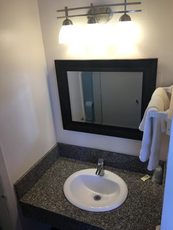 Budget Inn Motel Woodburn Bagian luar foto