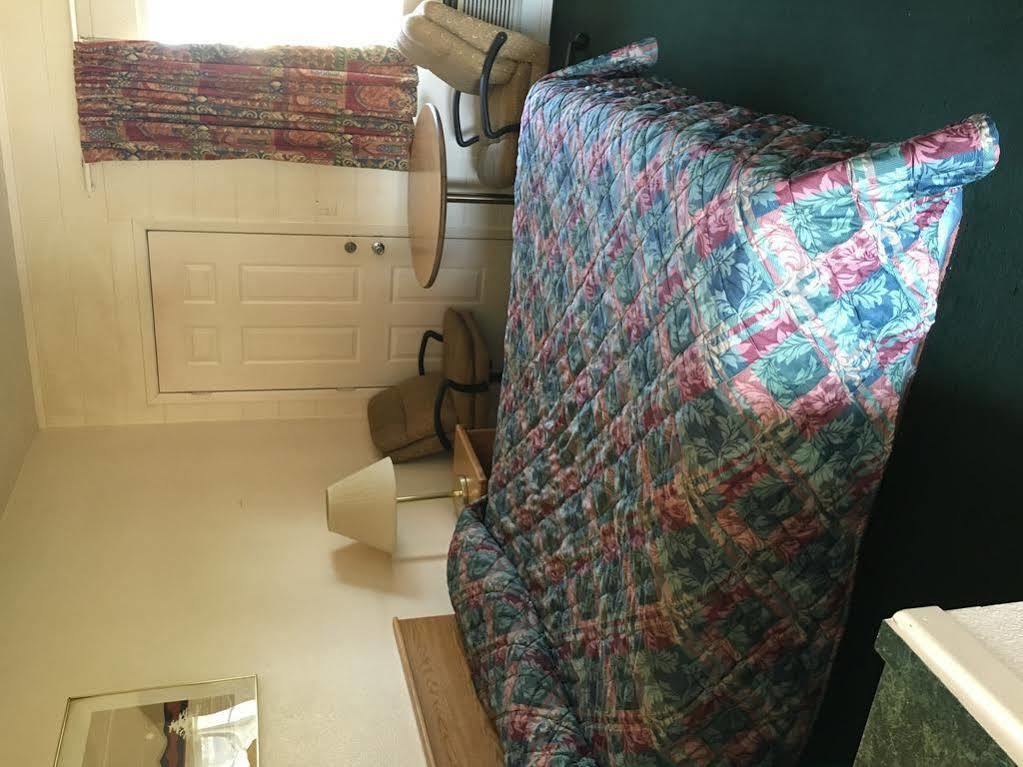 Budget Inn Motel Woodburn Bagian luar foto