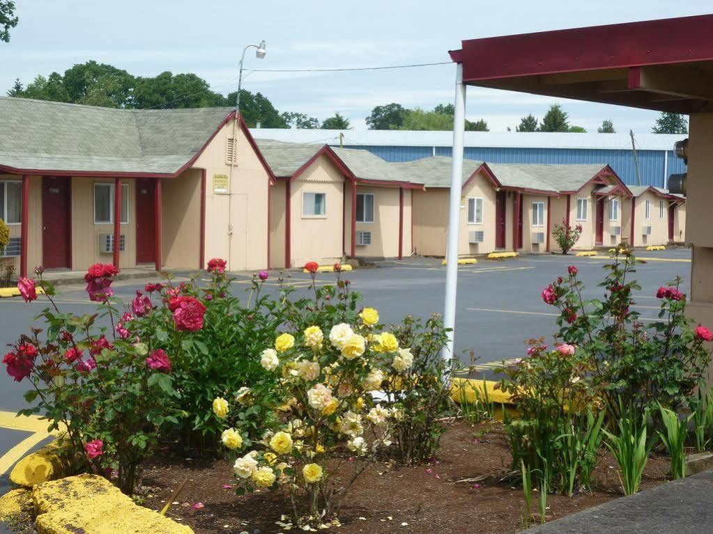 Budget Inn Motel Woodburn Bagian luar foto