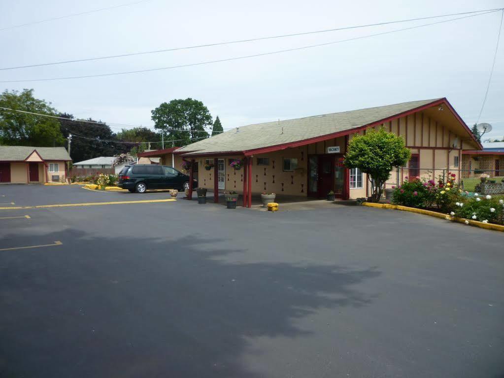 Budget Inn Motel Woodburn Bagian luar foto