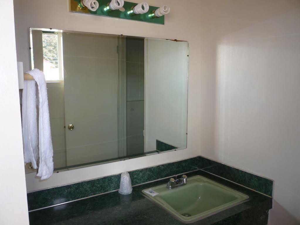 Budget Inn Motel Woodburn Bagian luar foto