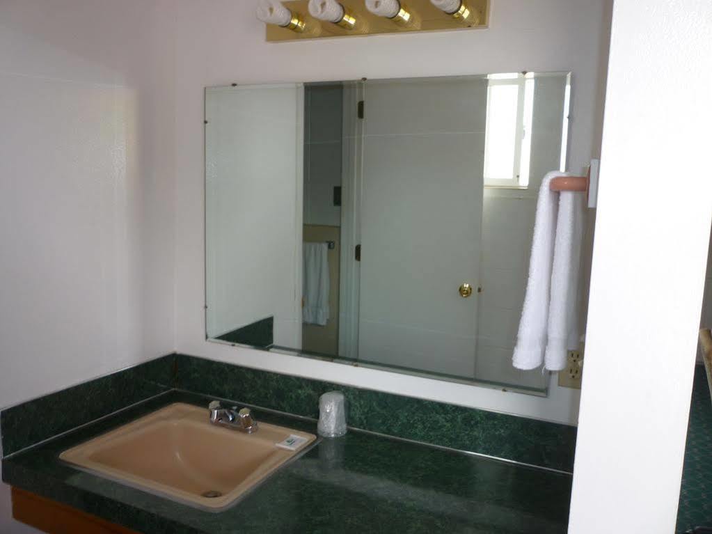 Budget Inn Motel Woodburn Bagian luar foto