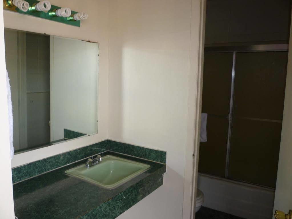 Budget Inn Motel Woodburn Bagian luar foto